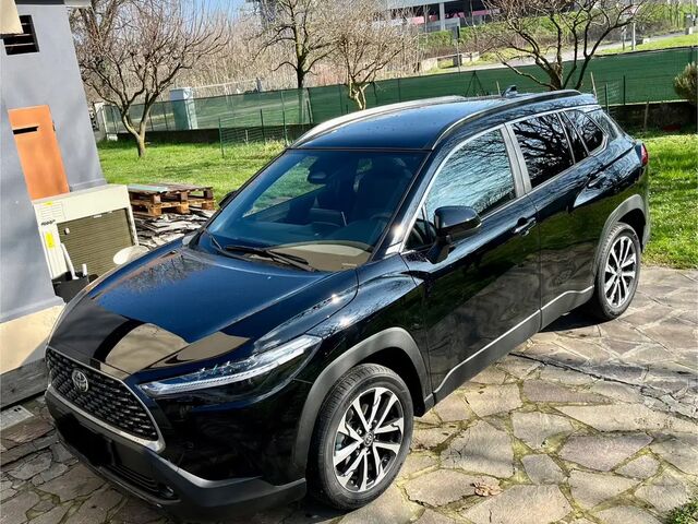 Тойота Corolla Cross 2025 в Европе на Automoto.ua Черный Тойота Corolla Cross, объемом двигателя 2 л и пробегом 8 тыс. км за 39130 $, фото 1 на Automoto.ua