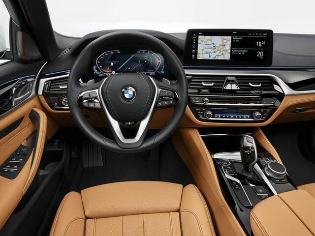 Смотреть фотографии салона седана BMW 5 Series 2023