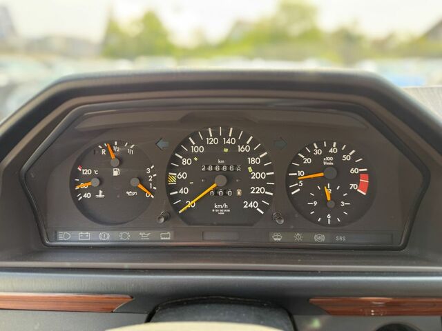 Мерседес 200 1993 в Европе на Automoto.ua Серебряный Мерседес 200, объемом двигателя 2 л и пробегом 287 тыс. км за 4116 $, фото 16 на Automoto.ua