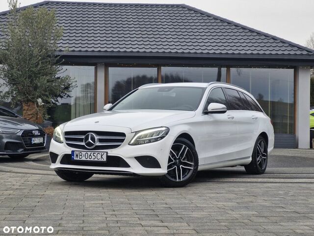 Мерседес Ц-Класс 2020 в Европе на Automoto.ua Белый Мерседес Ц-Класс, объемом двигателя 1 л и пробегом 130 тыс. км за 79900 $, фото 3 на Automoto.ua
