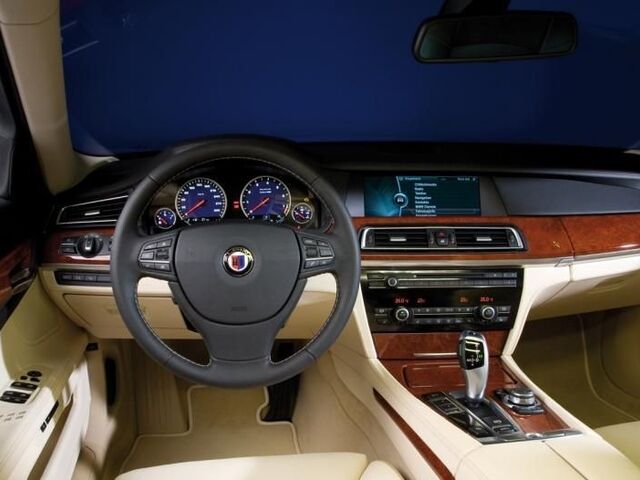 Альпіна Б7, Седан 2005 - 2008 4.4 i V8 32V L (500 Hp)