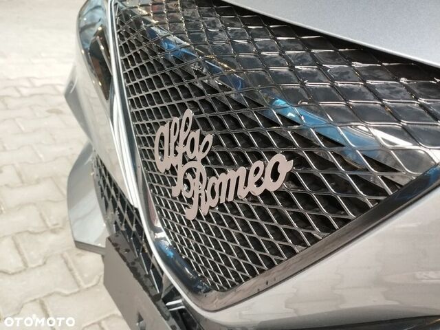 Альфа Ромео Джуниор 2024 в Европе на Automoto.ua Серый Альфа Ромео Джуниор, объемом двигателя 1 л и пробегом 1 тыс. км за 27821 $, фото 16 на Automoto.ua