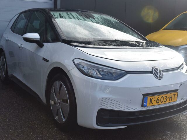 Фольксваген ID.3 2020 в Европе на Automoto.ua Белый Фольксваген ID.3, объемом двигателя 0 л и пробегом 154 тыс. км за 11192 $, фото 1 на Automoto.ua