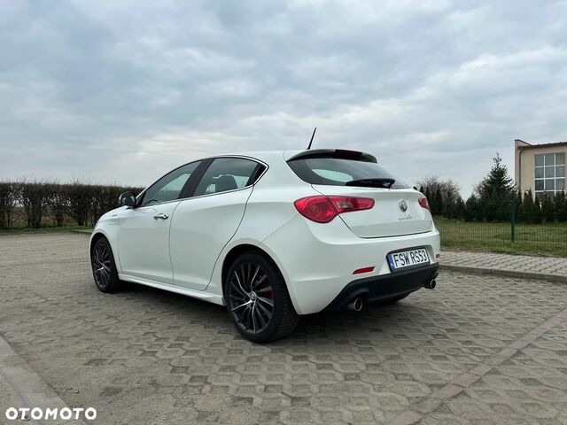 Альфа Ромео Giulietta, об'ємом двигуна 1.96 л та пробігом 267 тис. км за 7754 $, фото 3 на Automoto.ua