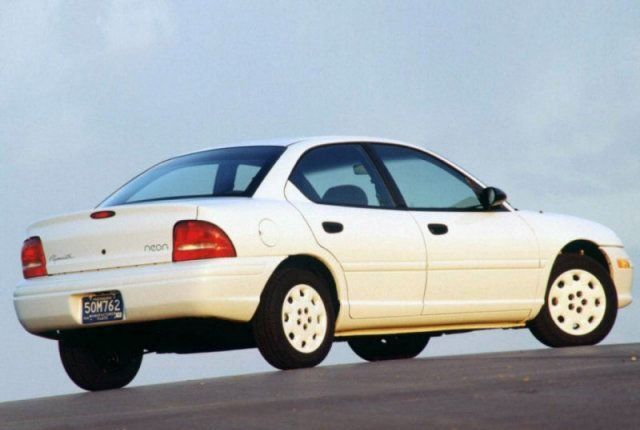 Плімут Neon, Седан 1993 - 2001 2.0 i Sport