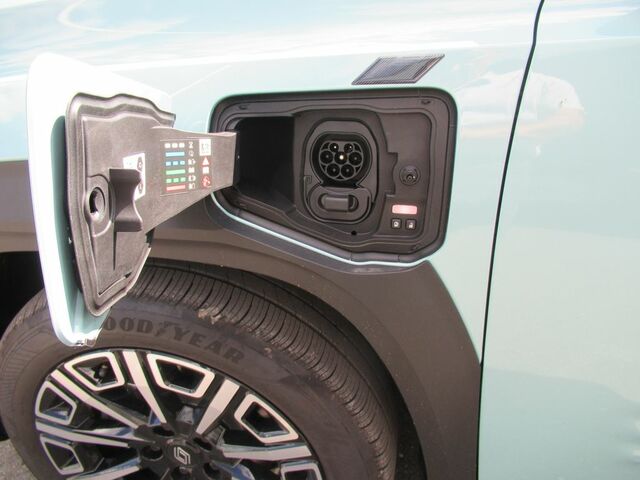 Рено R 4 2025 в Европе на Automoto.ua Зеленый Рено R 4, объемом двигателя 0 л и пробегом 2 тыс. км за 44111 $, фото 24 на Automoto.ua