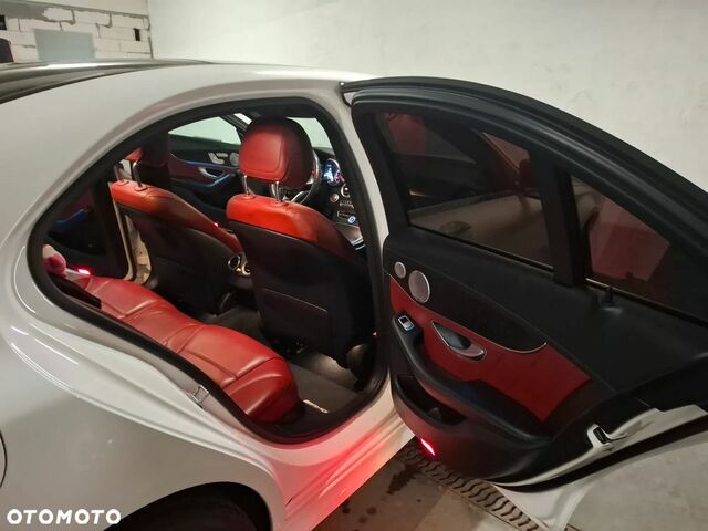 Мерседес Ц-Класс 2015 в Европе на Automoto.ua Белый Мерседес Ц-Класс, объемом двигателя 3 л и пробегом 191 тыс. км за 88900 $, фото 13 на Automoto.ua