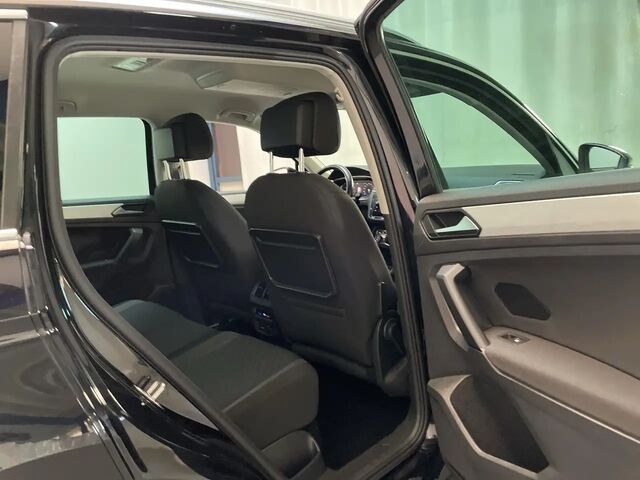 Фольксваген Тигуан 2020 в Европе на Automoto.ua Черный Фольксваген Тигуан, объемом двигателя 1.5 л и пробегом 157 тыс. км за 26151 $, фото 6 на Automoto.ua