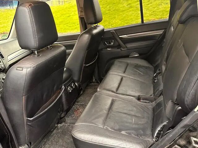 Міцубісі Паджеро 2007 у Європі на Automoto.ua Чорний Міцубісі Паджеро, об'ємом двигуна 3.2 л та пробігом 249 тис. км за 13182 $, фото 10 на Automoto.ua