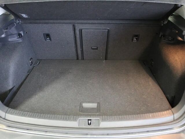 Фольксваген Гольф 2018 в Европе на Automoto.ua Серый Фольксваген Гольф, объемом двигателя 1.6 л и пробегом 67 тыс. км за 23212 $, фото 12 на Automoto.ua