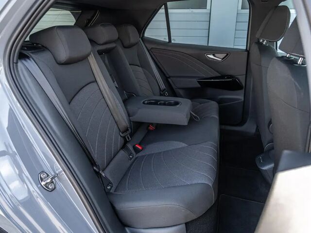 Фольксваген ID.3 2025 в Европе на Automoto.ua Серый Фольксваген ID.3, объемом двигателя 0 л и пробегом 5 тыс. км за 47119 $, фото 13 на Automoto.ua