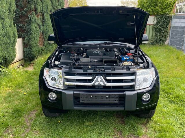 Мицубиси Паджеро 2009 в Европе на Automoto.ua Черный Мицубиси Паджеро, объемом двигателя 3.2 л и пробегом 85 тыс. км за 26803 $, фото 4 на Automoto.ua