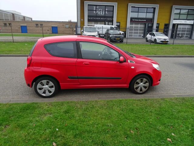 Шевроле Авео 2011 в Европе на Automoto.ua Красный Шевроле Авео, объемом двигателя 0 л и пробегом 277021 тыс. км за 1995 $, фото 5 на Automoto.ua