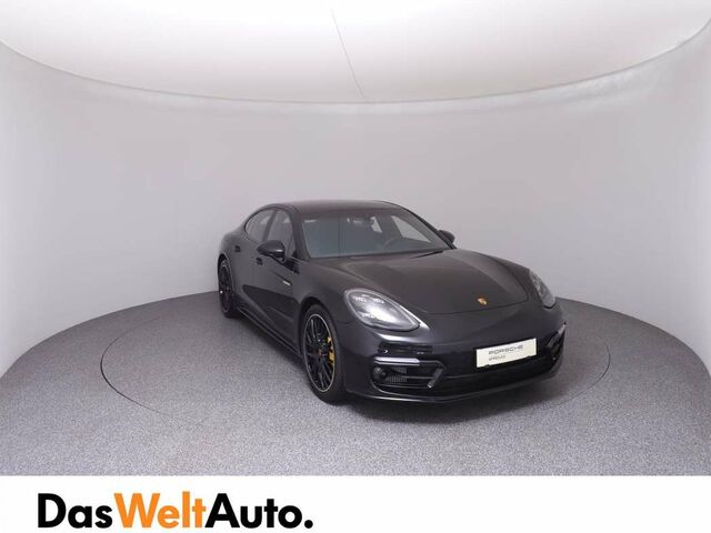 Чорний Порше Panamera, об'ємом двигуна 4 л та пробігом 7 тис. км за 182982 $, фото 1 на Automoto.ua