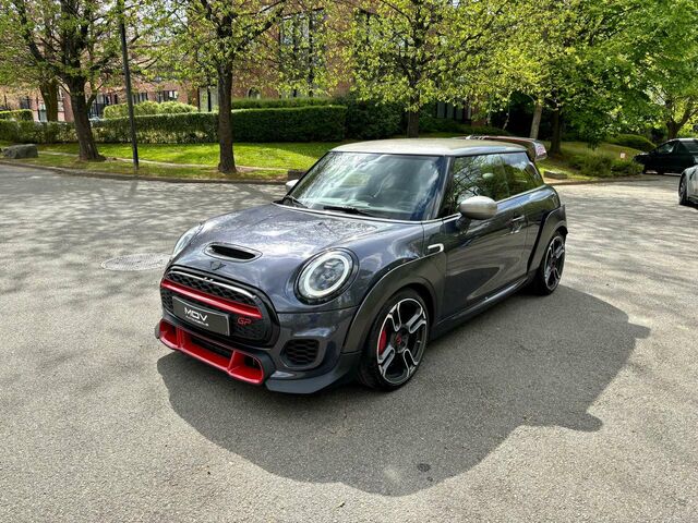 Серый Мини John Cooper Works, объемом двигателя 2 л и пробегом 33 тыс. км за 43089 $, фото 2 на Automoto.ua