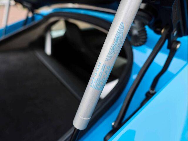 Синій Астон Мартін Вантаж, об'ємом двигуна 5.94 л та пробігом 24 тис. км за 147165 $, фото 43 на Automoto.ua