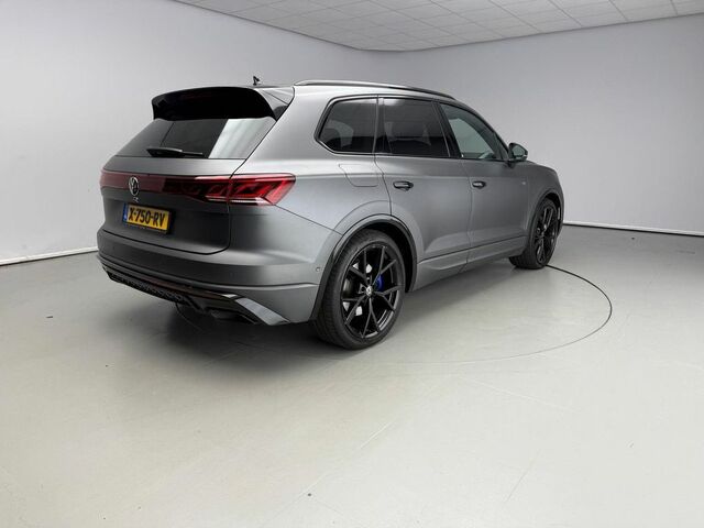 Фольксваген Туарег 2024 в Европе на Automoto.ua Серый Фольксваген Туарег, объемом двигателя 3 л и пробегом 66 тыс. км за 85020 $, фото 1 на Automoto.ua