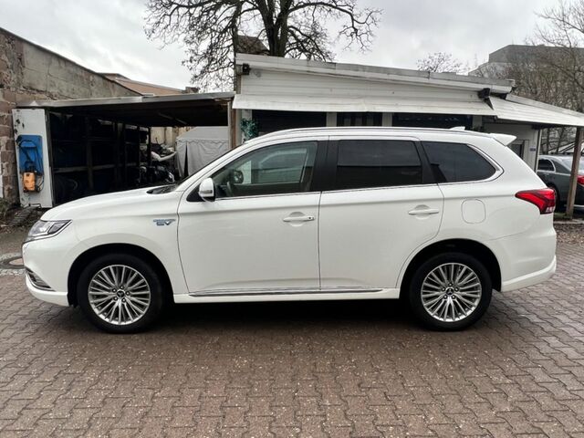 Білий Міцубісі Outlander PHEV, об'ємом двигуна 2.36 л та пробігом 124 тис. км за 22260 $, фото 4 на Automoto.ua