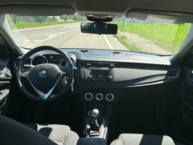 Сірий Альфа Ромео Giulietta, об'ємом двигуна 0 л та пробігом 79 тис. км за 13283 $, фото 7 на Automoto.ua