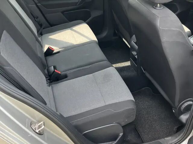 Фольксваген Гольф Спортсван 2017 у Європі на Automoto.ua Сірий Фольксваген Гольф Спортсван, об'ємом двигуна 1 л та пробігом 206 тис. км за 7986 $, фото 10 на Automoto.ua