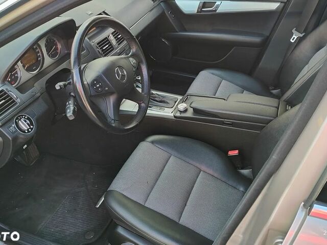Мерседес Ц-Клас 2007 у Європі на Automoto.ua Сірий Мерседес Ц-Клас, об'ємом двигуна 1 л та пробігом 110 тис. км за 8451 $, фото 27 на Automoto.ua