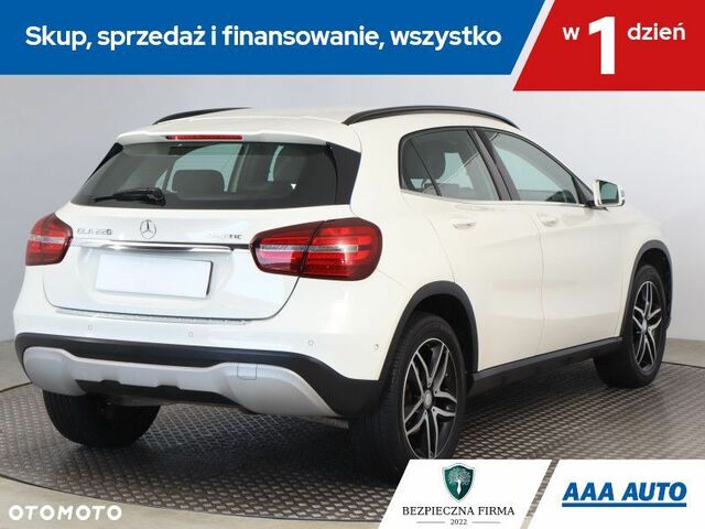 Мерседес ГЛА-Клас 2017 у Європі на Automoto.ua Білий Мерседес ГЛА-Клас, об'ємом двигуна 1 л та пробігом 160 тис. км за 19371 $, фото 5 на Automoto.ua