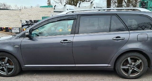 Сірий Тойота Авенсіс, об'ємом двигуна 2.2 л та пробігом 373 тис. км за 2052 $, фото 3 на Automoto.ua