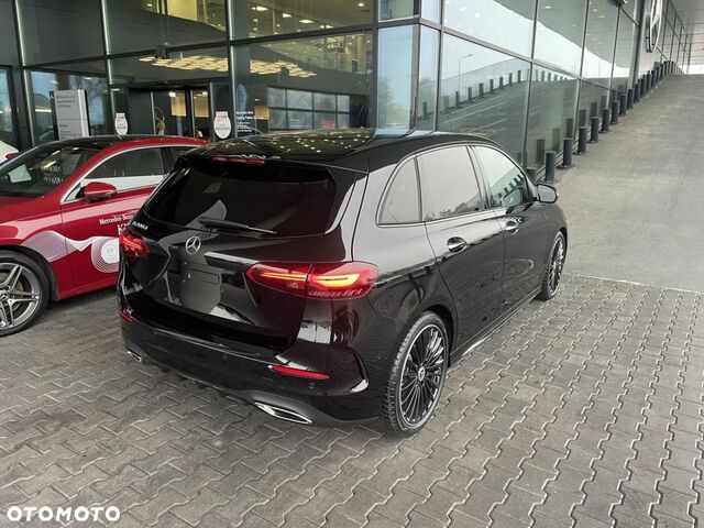 Мерседес Б-класс 2024 в Европе на Automoto.ua Черный Мерседес Б-класс, объемом двигателя 1 л и пробегом 5 тыс. км за 43584 $, фото 4 на Automoto.ua