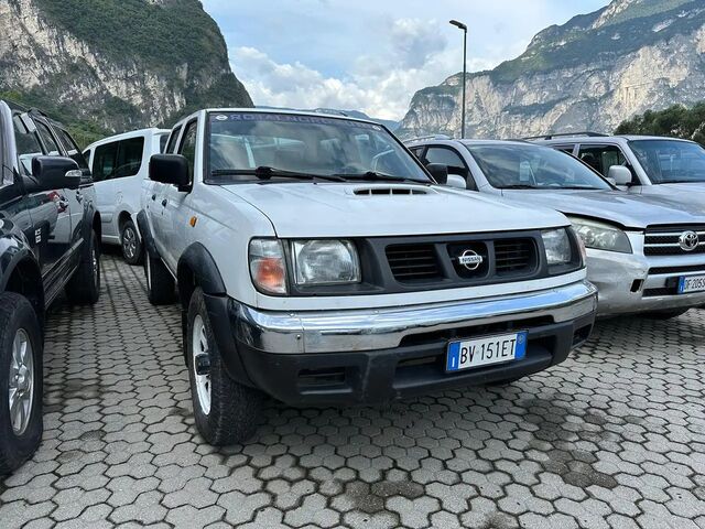 Ніссан Кінг Каб 2001 у Європі на Automoto.ua Білий Ніссан Кінг Каб, об'ємом двигуна 2.49 л та пробігом 1 тис. км за 6990 $, фото 1 на Automoto.ua