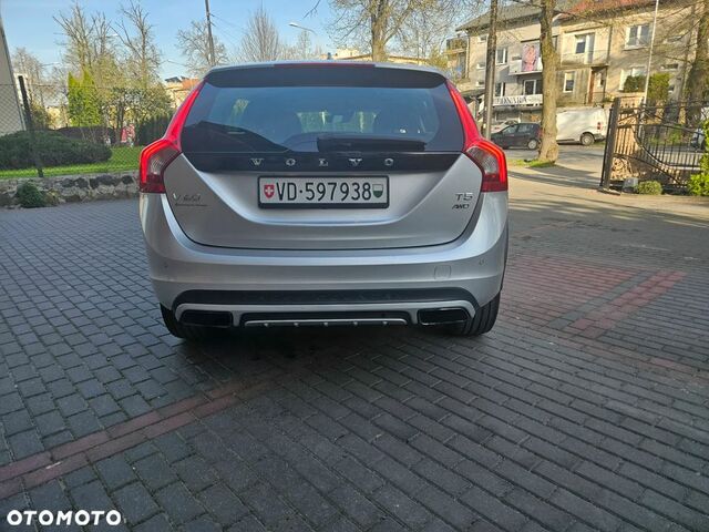 Вольво V60 Cross Country, об'ємом двигуна 2.5 л та пробігом 221 тис. км за 15119 $, фото 12 на Automoto.ua