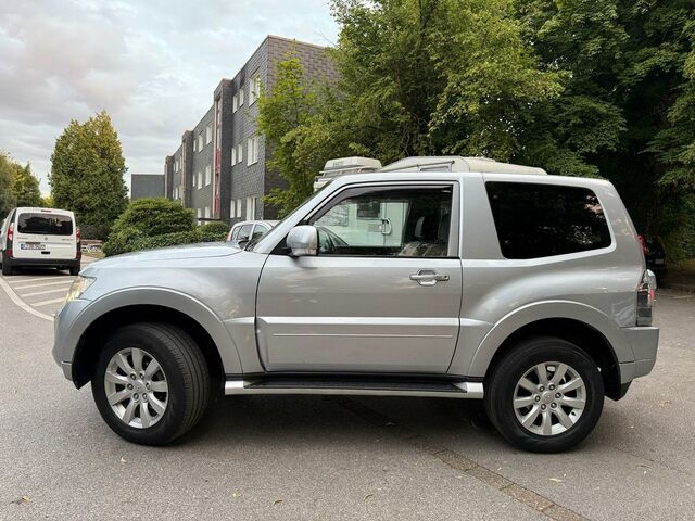 Міцубісі Паджеро 2012 у Європі на Automoto.ua Сірий Міцубісі Паджеро, об'ємом двигуна 0 л та пробігом 285 тис. км за 10490 $, фото 6 на Automoto.ua