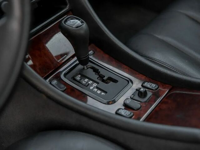 Мерседес ЦЛК-Клас 1997 у Європі на Automoto.ua Сірий Мерседес ЦЛК-Клас, об'ємом двигуна 2.3 л та пробігом 173 тис. км за 15900 $, фото 23 на Automoto.ua