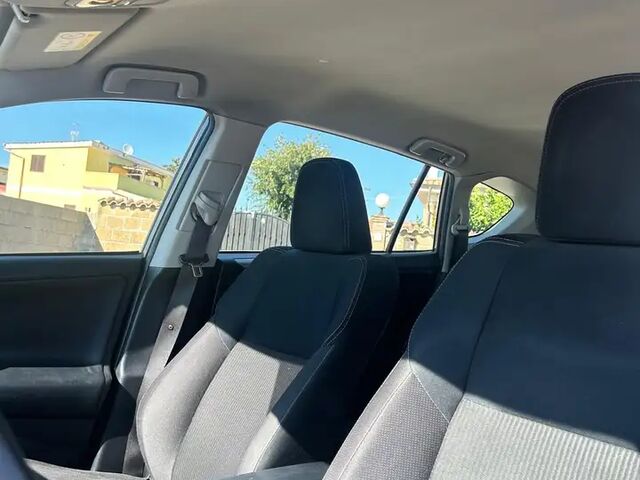 Тойота РАВ 4 2015 в Европе на Automoto.ua Тойота РАВ 4, объемом двигателя 2.23 л и пробегом 180 тыс. км за 12679 $, фото 8 на Automoto.ua