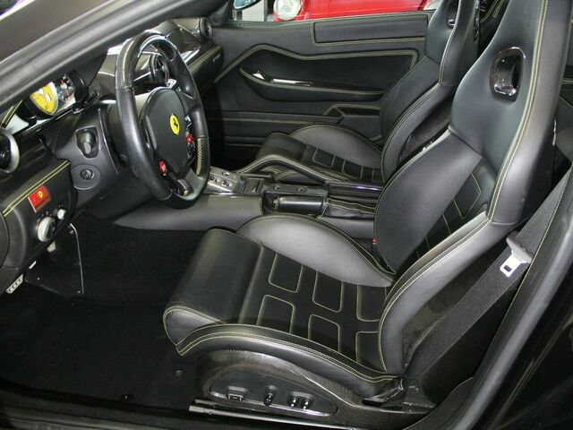 Черный Феррари 599 GTB, объемом двигателя 6 л и пробегом 45 тыс. км за 151466 $, фото 9 на Automoto.ua