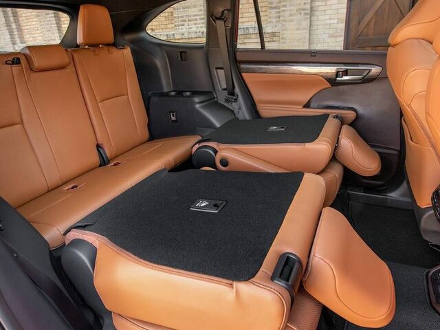 Toyota Highlander 2025 трехрядный Сколько рядов сидений в Тойота Хайлендер 2025