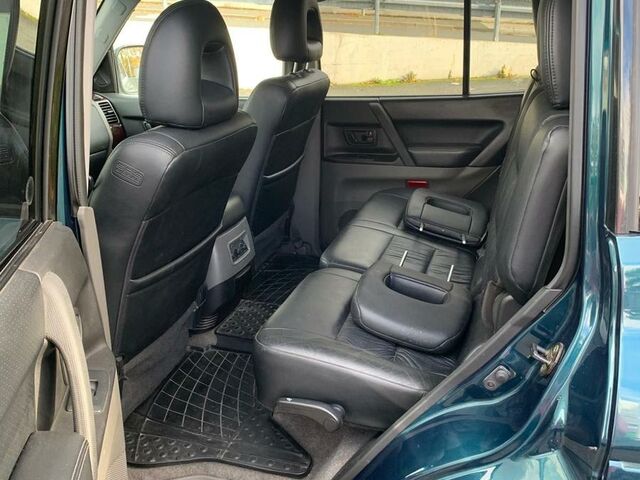 Міцубісі Паджеро 2001 у Європі на Automoto.ua Зелений Міцубісі Паджеро, об'ємом двигуна 0 л та пробігом 251 тис. км за 6999 $, фото 6 на Automoto.ua