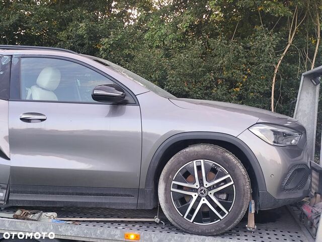 Мерседес ГЛА-Класс 2020 в Европе на Automoto.ua Серый Мерседес ГЛА-Класс, объемом двигателя 1 л и пробегом 91 тыс. км за 11356 $, фото 4 на Automoto.ua