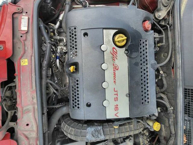 Червоний Альфа Ромео GT, об'ємом двигуна 1.97 л та пробігом 205 тис. км за 1612 $, фото 12 на Automoto.ua