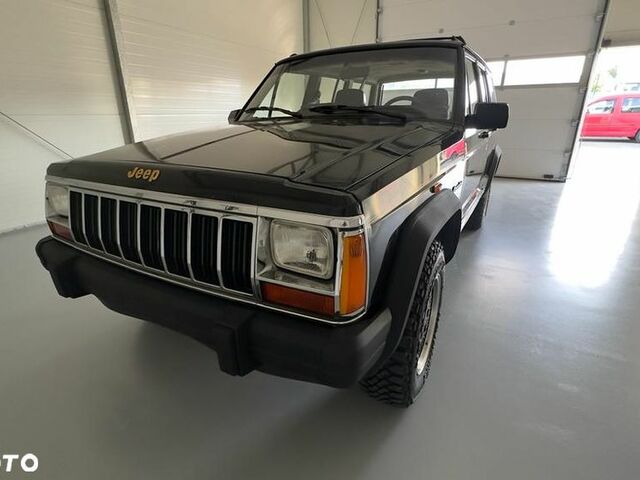Джип Cherokee, об'ємом двигуна 3.96 л та пробігом 178 тис. км за 10346 $, фото 1 на Automoto.ua