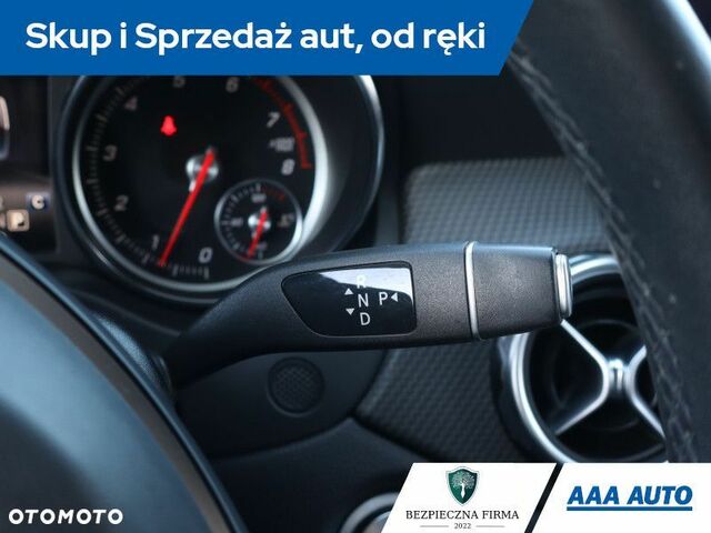 Мерседес ГЛА-Клас 2017 у Європі на Automoto.ua Білий Мерседес ГЛА-Клас, об'ємом двигуна 1 л та пробігом 160 тис. км за 19371 $, фото 13 на Automoto.ua