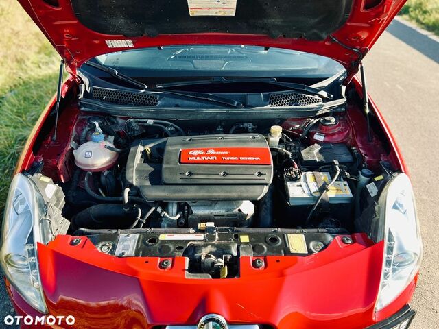 Альфа Ромео Giulietta 2012 у Європі на Automoto.ua Червоний Альфа Ромео Giulietta, об'ємом двигуна 1 л та пробігом 146 тис. км за 7482 $, фото 23 на Automoto.ua