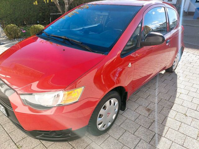 Мицубиси Кольт 2009 в Европе на Automoto.ua Красный Мицубиси Кольт, объемом двигателя 0 л и пробегом 172 тыс. км за 1299 $, фото 3 на Automoto.ua