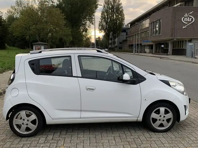 Шевроле Спарк 2012 в Европе на Automoto.ua Белый Шевроле Спарк, объемом двигателя 1 л и пробегом 365 тыс. км за 1577 $, фото 6 на Automoto.ua