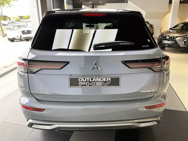 Мицубиси Аутлендер 2024 в Европе на Automoto.ua Серый Мицубиси Аутлендер, объемом двигателя 2.36 л и пробегом 12 тыс. км за 54188 $, фото 5 на Automoto.ua
