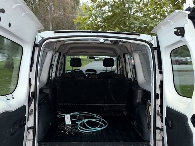 Рено Kangoo E-TECH 2012 в Европе на Automoto.ua Рено Kangoo E-TECH, объемом двигателя 0 л и пробегом 77 тыс. км за 2900 $, фото 9 на Automoto.ua