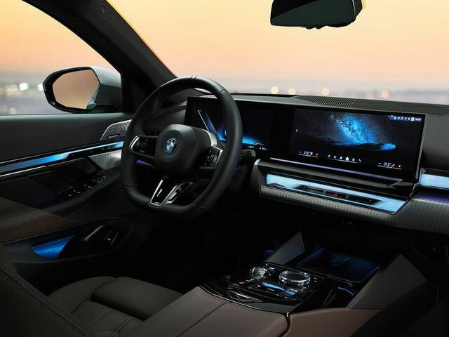 Тест-драйв BMW 5 Series 2024 Тест-драйв нового БМВ 5 серии 2024 с фотографиями и видео