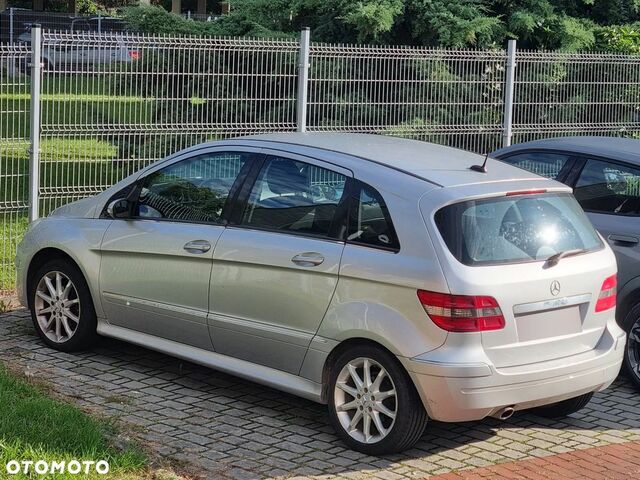 Мерседес Б-класс 2007 в Европе на Automoto.ua Серый Мерседес Б-класс, объемом двигателя 1 л и пробегом 131 тыс. км за 3632 $, фото 2 на Automoto.ua