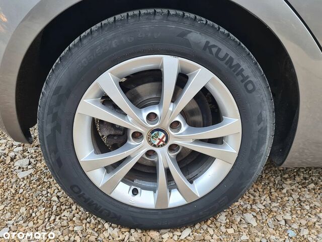 Альфа Ромео Giulietta 2011 у Європі на Automoto.ua Сірий Альфа Ромео Giulietta, об'ємом двигуна 1 л та пробігом 188 тис. км за 5448 $, фото 16 на Automoto.ua