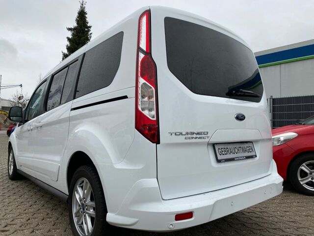 Белый Форд Grand Tourneo, объемом двигателя 1.5 л и пробегом 75 тыс. км за 25727 $, фото 4 на Automoto.ua