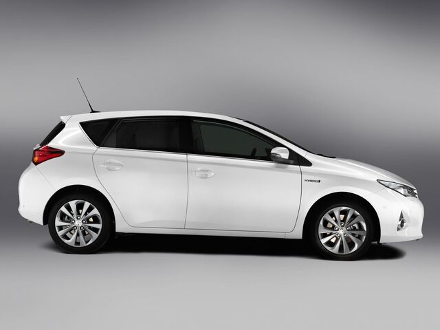 Тойота Аурис, Хэтчбек 2012 - н.в. II 2.0 D MT (124 Hp)